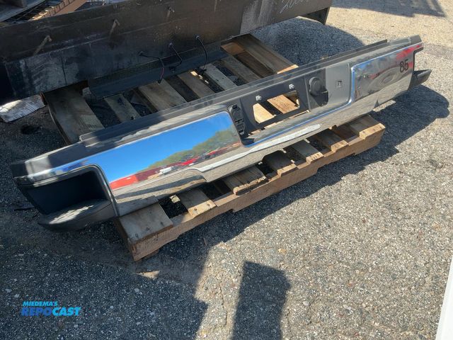 Lot 2-33209 - Bumper for a 2015 Chevrolet.