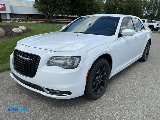 Lot 2-44171 - 2019 Chrysler 300 S Sedan AWD
