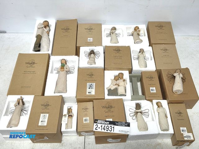 Lot 2-14931 - lot of assorted WILLOW TREE Figures with boxes.
