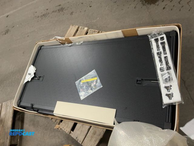 Lot 2-69711 - Whalemorotr truck tonneau cover, hard cover, for 6 foot bed, unknown if all parts are included