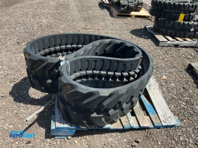 Lot 2-91993 - Lot of (1) Rubber Skid Steer Track 400 x 72.5 x 76 Skid Steer