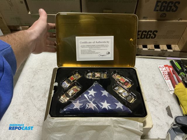 Repocast.com - Lot 2-74825 - Action Racing Collectables 1:64 Scale 24kt ...
