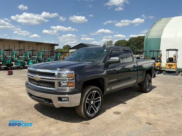 Lot 2-10579 - 2015 Chevrolet Silverado 1500 LT Double Cab 4WD Double Cab Standard Box Pickup Truck 4x4