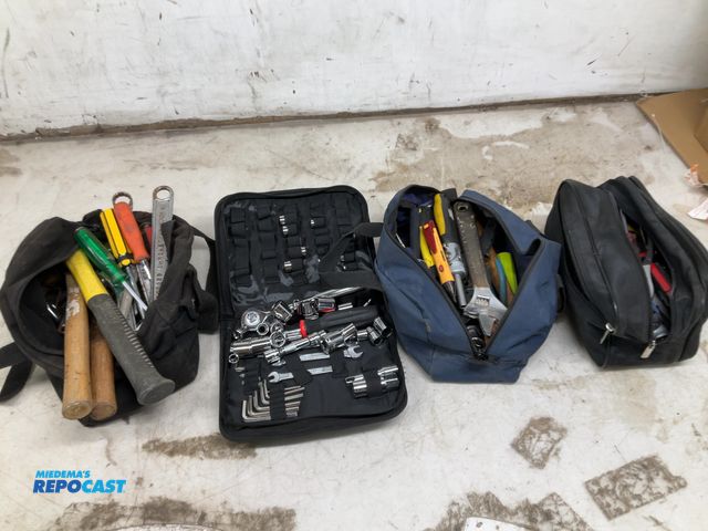 Lot 2-19367 - Lot of assorted hand tools and socket set