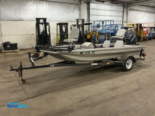 Lot 2-33059 - 1981 ProCraft 1400 Fishing Boat