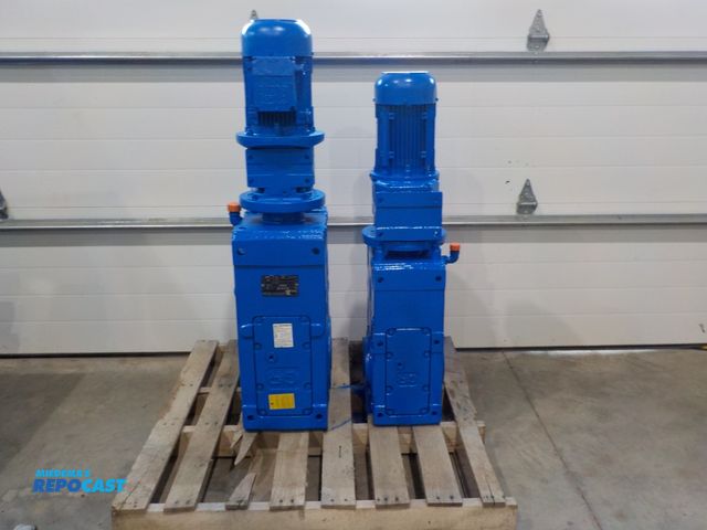Lot 2-30281 - (2) Large industrial Rossi motor/gear box. See pics for descriptions. 46" and 41" lengths.