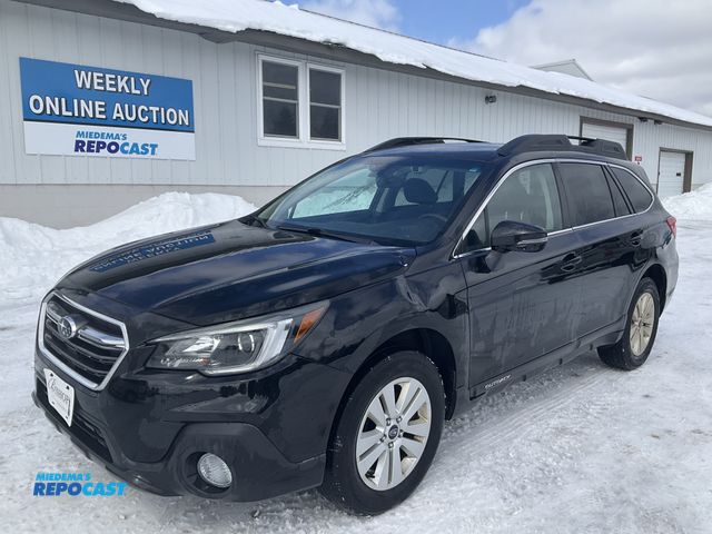 Lot 2-60969 - 2019 Subaru Outback 2.5i Premium Wagon AWD