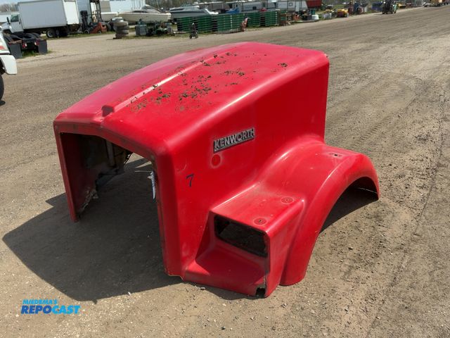 Lot 2-22835 - Used Kenworth T800 Hood, has cracks, large chunk of fender missing