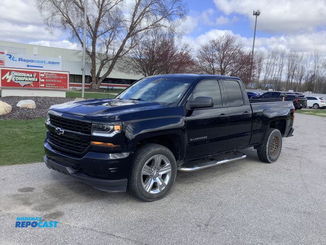 Lot 2-40640 - 2017 Chevrolet Silverado 1500 Custom Extended Cab Standard Box Pickup Truck 4x4