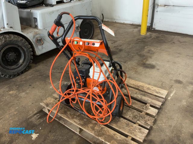 Lot 2-42876 - Stihl RB400 2700 PSI Pressure Washer, has hose with wand, on wheels, Runs and Operates