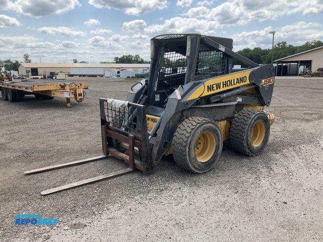 Lot 2-44383 - 2010 New Holland L190 Skid Steer