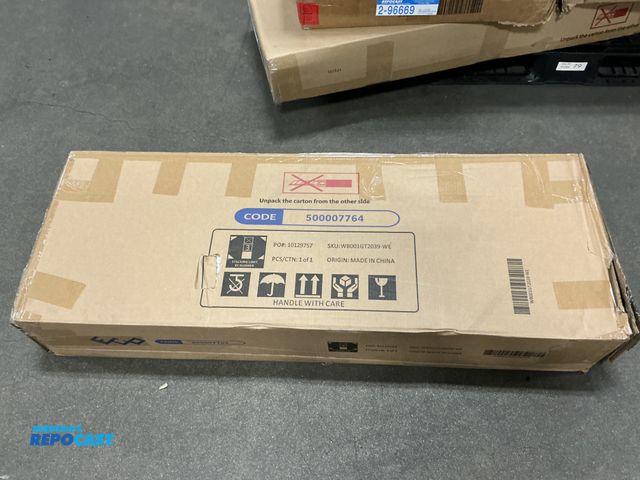Lot 2-96676 - Brand New White Furniture, unknown type, #WB001GT2039-WE