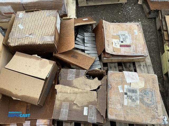 Lot 2-69149 - Skid lot of various industrial parts