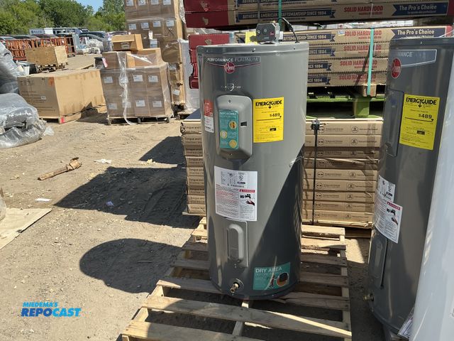 Lot 2-76707 - Scratch & Dent Rheem Performance  XE40M12CS55U1 Hot water Heater