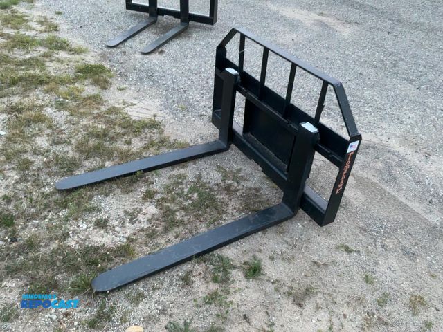 Lot 2-21283 - New Tomahawk 42" Fork Attachment for Mini Skid Steer / Toro Dingo, has two 42" Forks, 2,800 lb Max C...