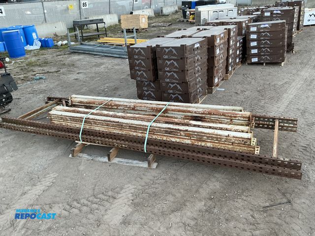 Repocast.com - Lot 2-32601 - Lot of Pallet racking, (2) 36