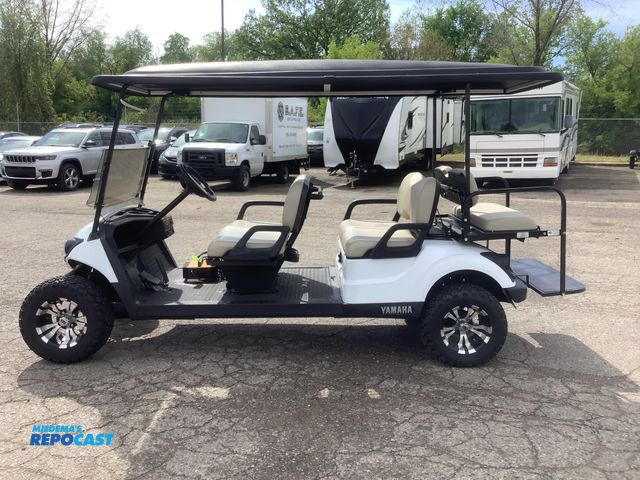 Lot 2-32725 - 2020 Yamaha 6 Series Lifted Golf Cart