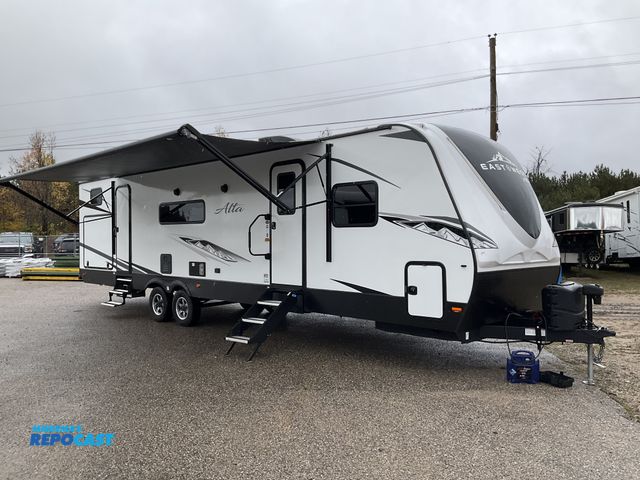 Lot 2-61550 - 2023 Alta 3150 KBH Camper Travel Trailer
