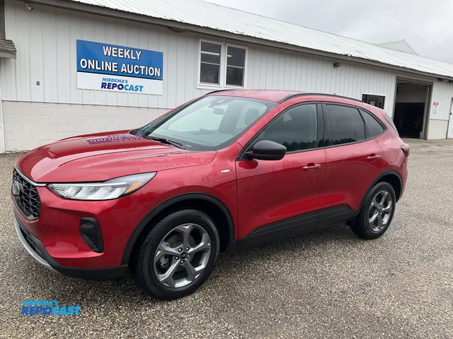 Lot 2-61099 - 2025 Ford Escape ST-Line SUV AWD