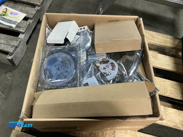 Lot 2-32980 - Lot of various LED Lighta