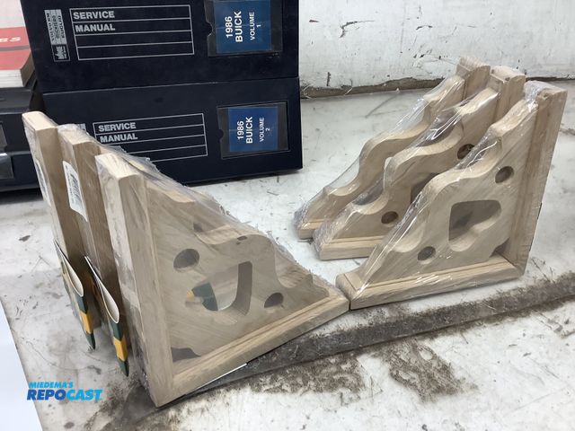 Lot 2-93438 - Lot of (6) unfinished country heart, oak shelf corner brackets.