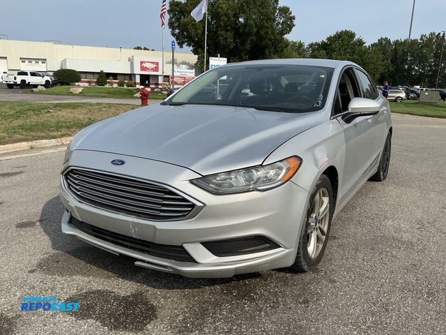 Lot 2-99605 - 2017 Ford Fusion SE Sedan FWD