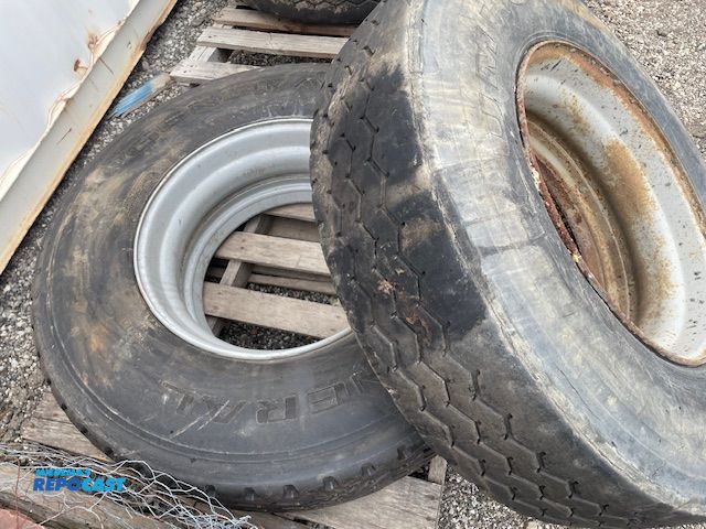 Lot 2-72717 - 2 used tires on Dayton rims,11R22.5 Kumho and 11R22.5 General