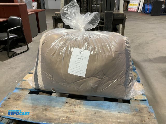 Lot 2-15202 - 1 4 Piece RV Bedding Set- 92”x92”