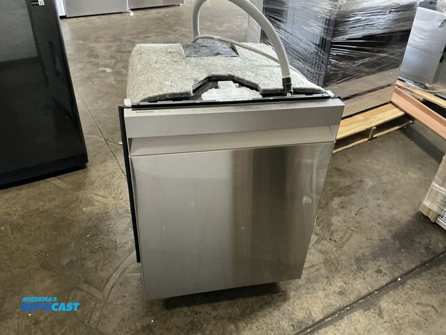 Lot 2-55231 - Samsung DW80CG5450SR AutoRelease Smart 46dBA Dishwasher with StormWash