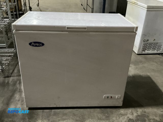 Lot 2-55023 - Atosa MWF9007 Chest Freezer Atosa model MWF9007 chest freezer. 115 volt/single phase input. Total di...