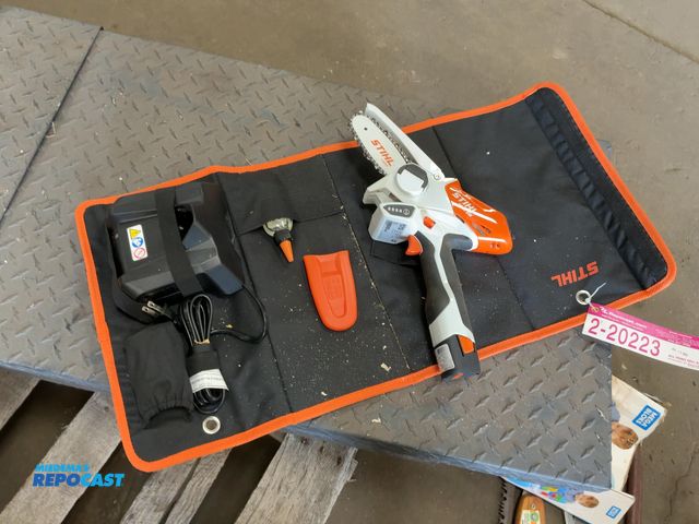 Lot 2-20223 - STIHL GTA 26 Cordless Garden Pruner, one 10.8 volt battery, charger, and case, Works