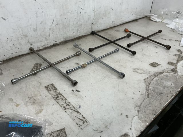 Lot 2-36947 - lot of four 4-way tire irons