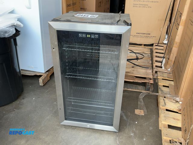 Lot 2-27678 - Scratch & Dent Vinotemp VTBC108L01SS Beverage cooler