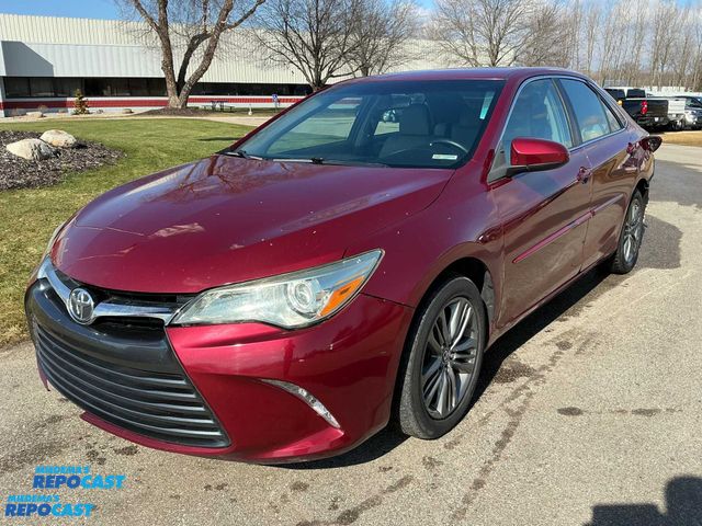 Lot 2-63180 - 2015 Toyota Camry SE Sedan FWD