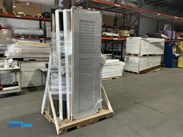 Lot 2-15333 - Pallet of Interior Pre-Hung Doors and Door Slabs