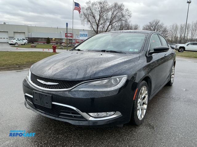 Lot 2-65402 - 2015 Chrysler 200 C Sedan AWD
