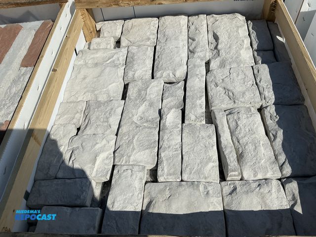 Lot 2-77085 - cultured stone 100 sq ft