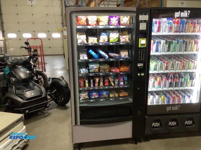 Lot 2-55555 - 1 Vending Machine