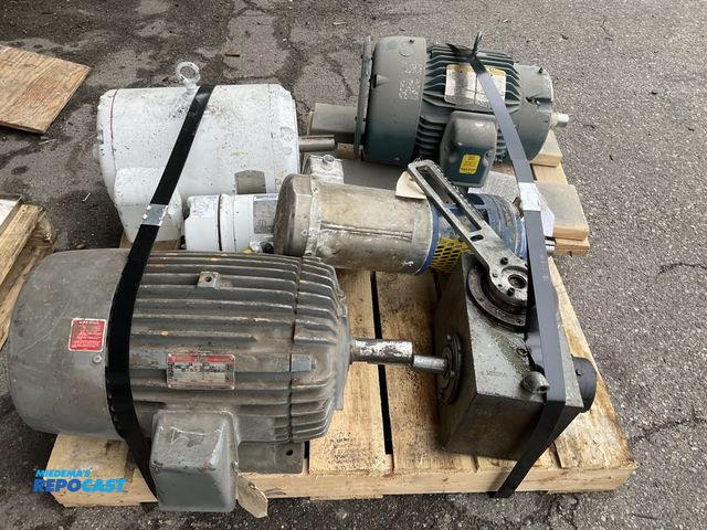 Lot 2-64174 - Pallet of used Electric Motors &amp; Servos - food grade motors