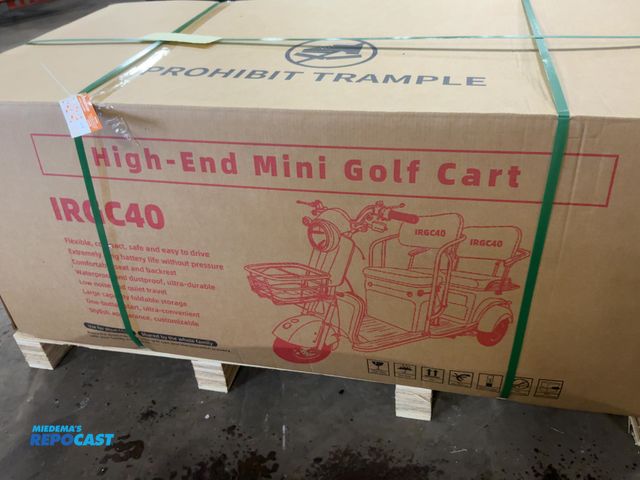 Lot 2-42145 - New SDLANCH IRGC40 3-Wheel Mini Electric Golf Cart / Scooter, 60 Volt, 600 Watt Motor, Three Speed, ...