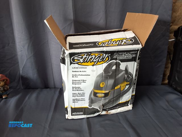Lot 2-23613 - STINGER WET/DRY VACUUM 2.5 GAL. WORKS