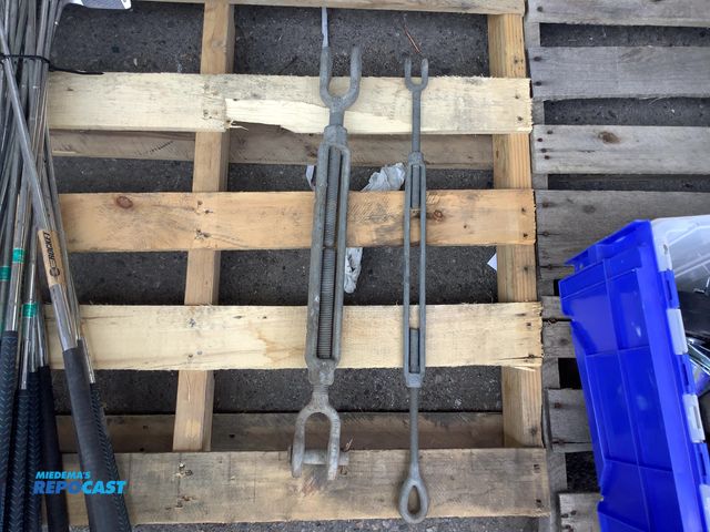 Lot 2-64400 - 2 large turn buckles