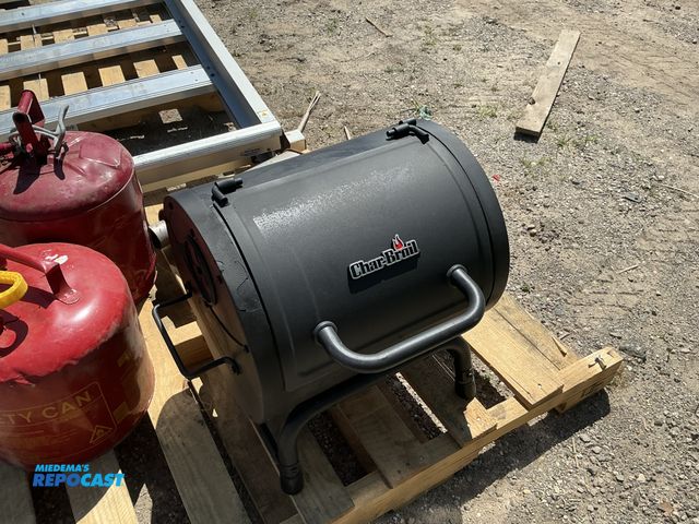 Lot 2-76972 - Mini charcoal grill
