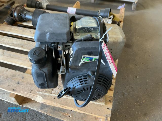 Lot 2-20047 - Honda 5hp Gas Engine with Recoil Start, has belt pulley on shaft, comes with a belt, Runs and Works