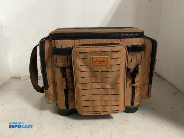 Lot 2-18856 - plano deluxe back pack tackle box