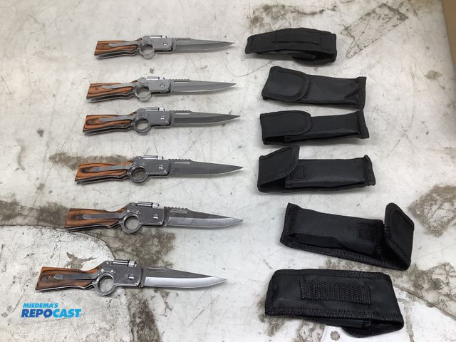 Lot 2-19689 - 6 pocket knives- rifle edition with sheath