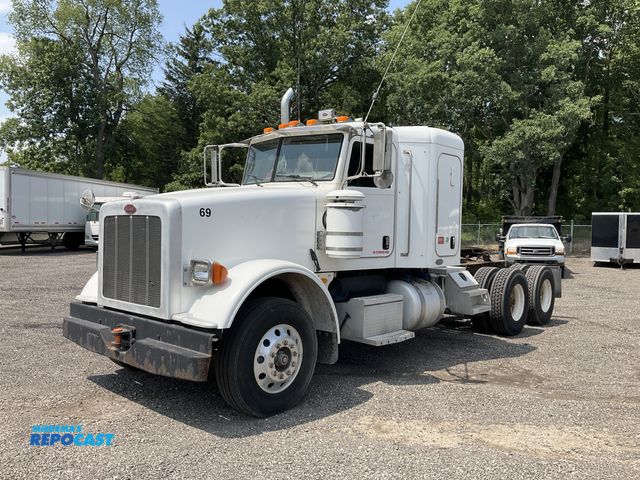 Lot 2-30470 - 2008 Peterbilt 367 6x4 Semi Truck