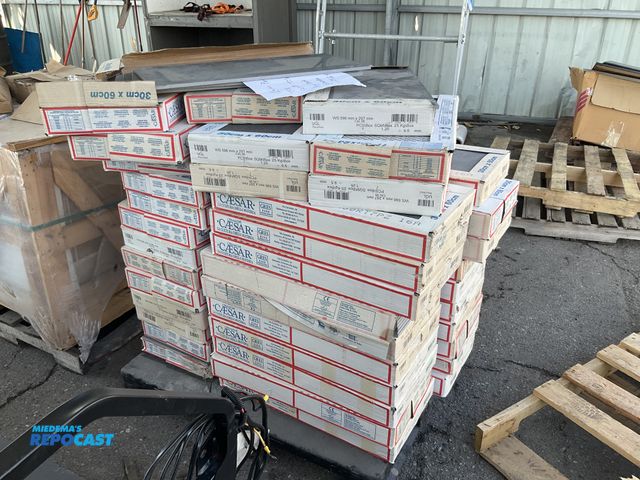 Lot 2-93291 - Skid lot of (39) boxes of Caesar italian porcelain 12” x 24” tiles - 7 pieces per box