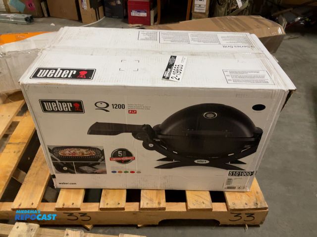 Lot 2-19655 - Weber 1200 portable grill, Q Series, missing pieces