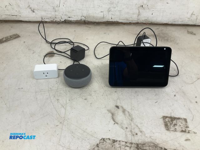 Lot 2-95951 - Amazon D9N29T Echo Dot &amp; Amazon C7H6N3 Echo Show 8